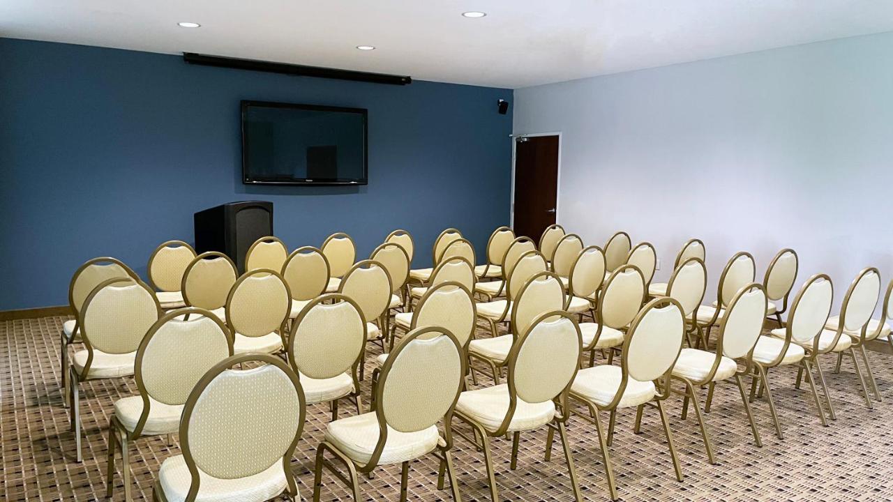 Microtel Inn & Suites By Wyndham מישיגן סיטי מראה חיצוני תמונה