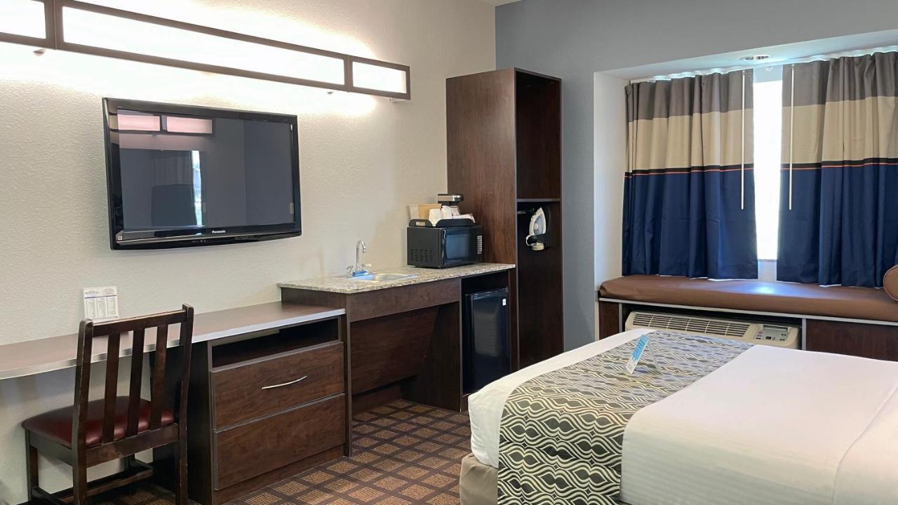 Microtel Inn & Suites By Wyndham מישיגן סיטי מראה חיצוני תמונה