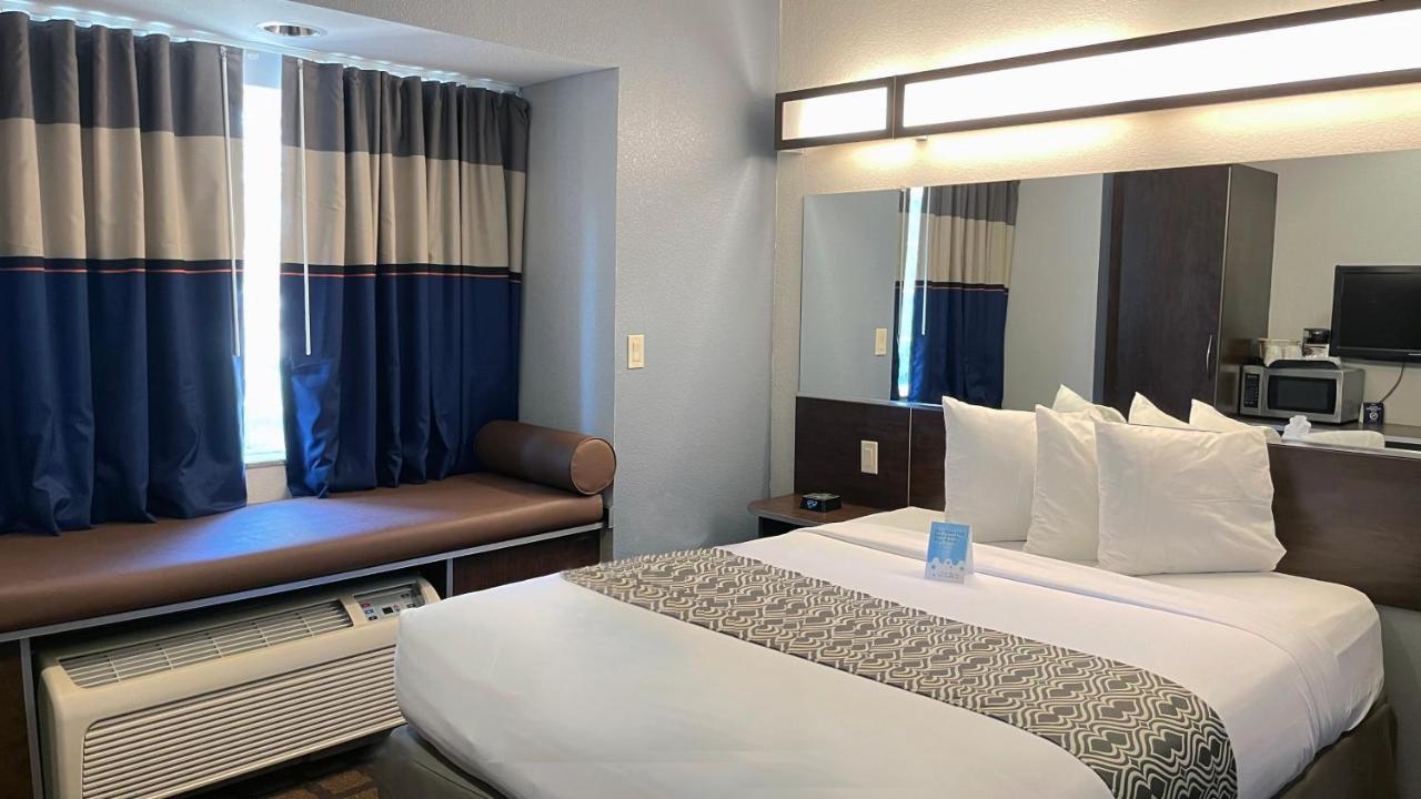 Microtel Inn & Suites By Wyndham מישיגן סיטי מראה חיצוני תמונה