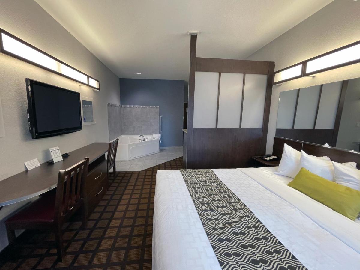 Microtel Inn & Suites By Wyndham מישיגן סיטי מראה חיצוני תמונה