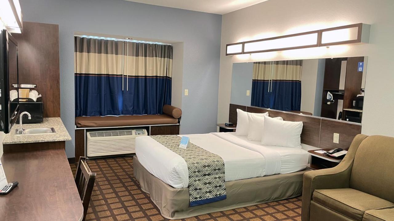 Microtel Inn & Suites By Wyndham מישיגן סיטי מראה חיצוני תמונה