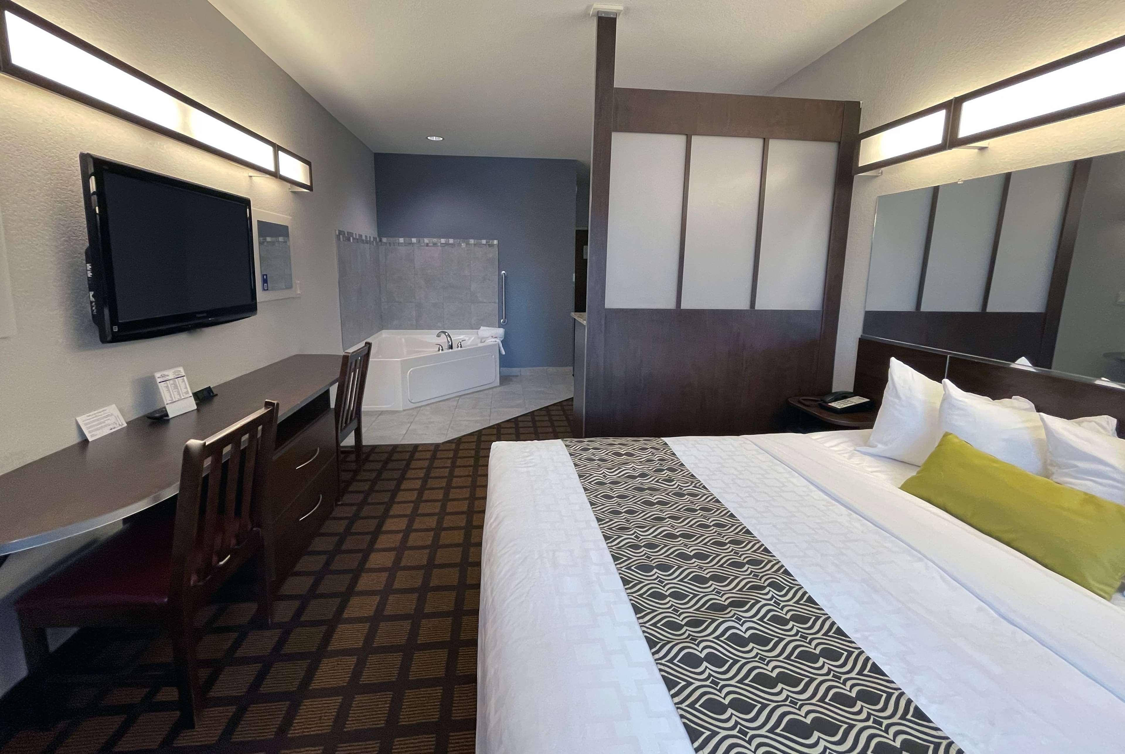 Microtel Inn & Suites By Wyndham מישיגן סיטי מראה חיצוני תמונה