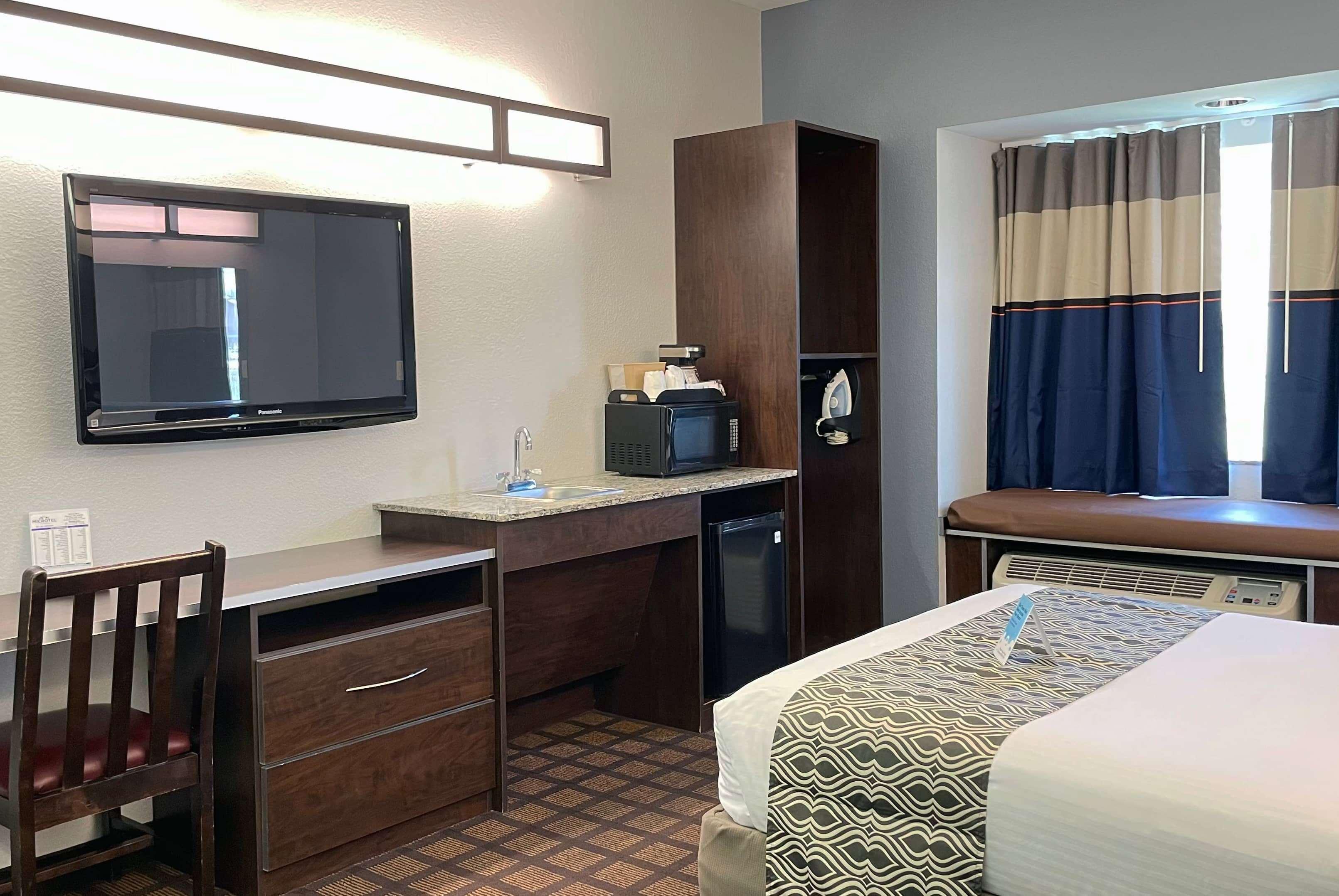 Microtel Inn & Suites By Wyndham מישיגן סיטי מראה חיצוני תמונה