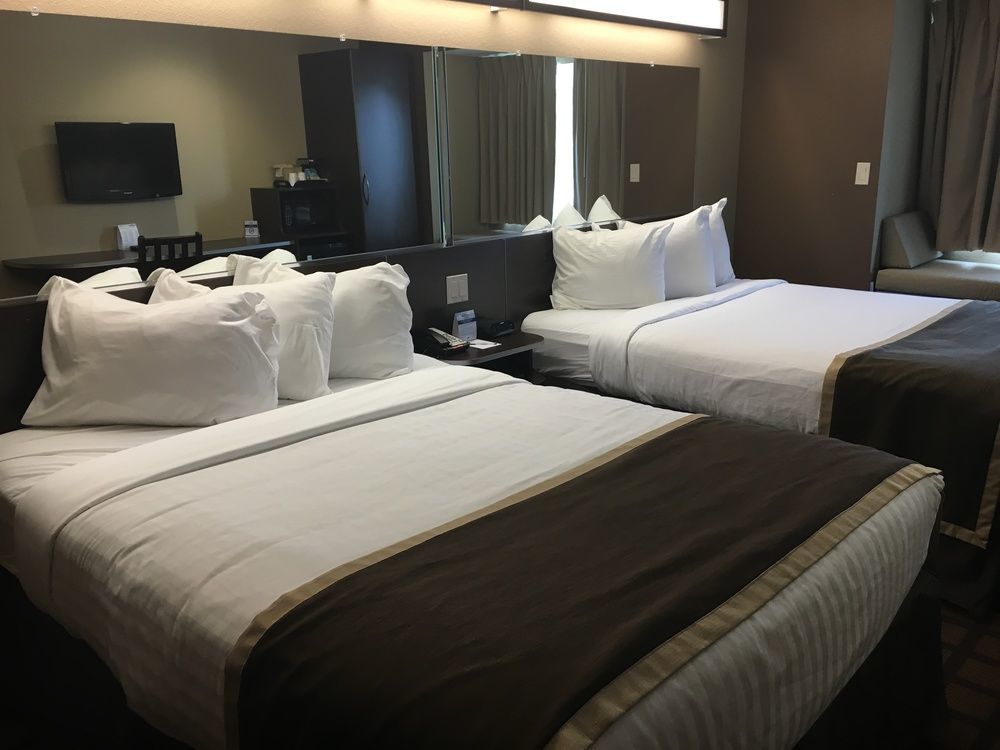 Microtel Inn & Suites By Wyndham מישיגן סיטי מראה חיצוני תמונה